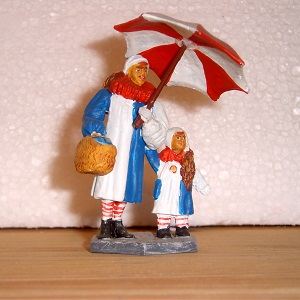 Auf dem Foto sieht man einen Glonki mit Kind und Schirm